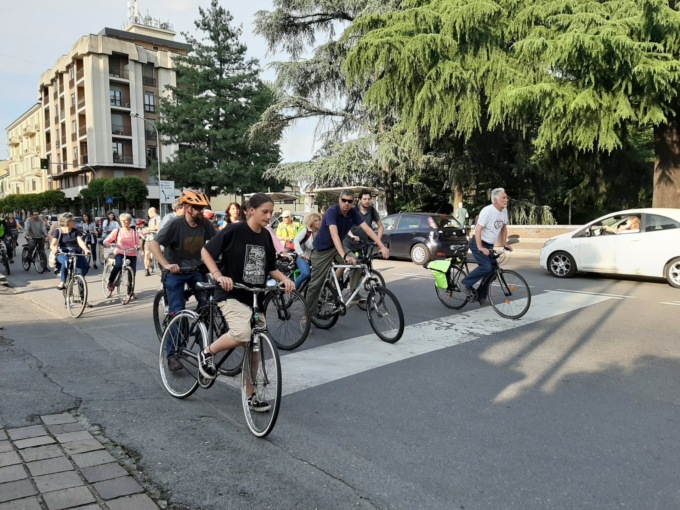“Basta morti sulle strade”: a Monza flash mob e presidi