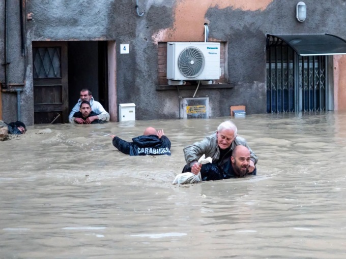 Raccolta di aiuti per le popolazioni alluvionate