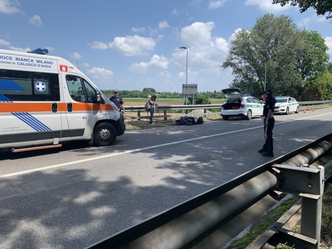Scontro tra auto e scooter, 75enne in ospedale