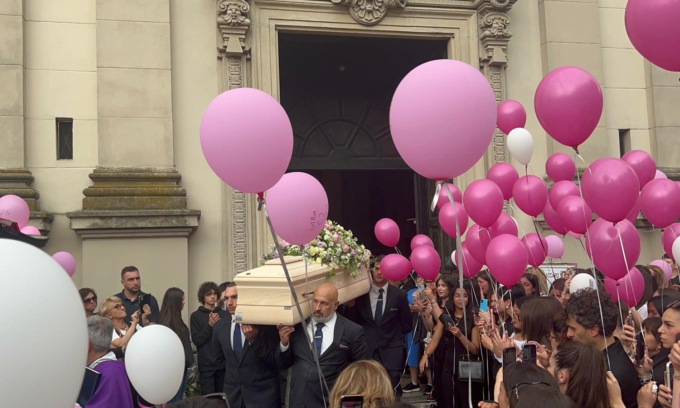 Una folla immensa ai funerali di Beatrice Zaccaro