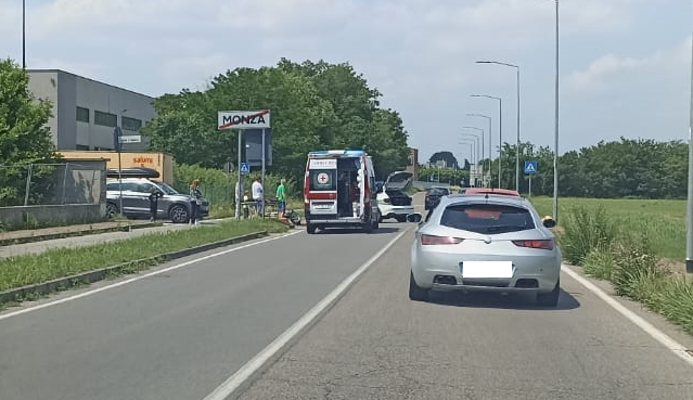 Scontro con un autocarro: paura per un 17enne