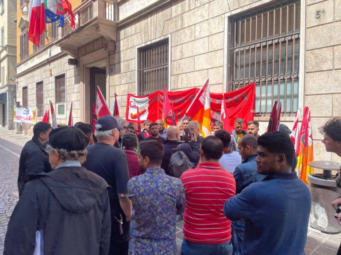 Vefer: operai in protesta davanti al Tribunale