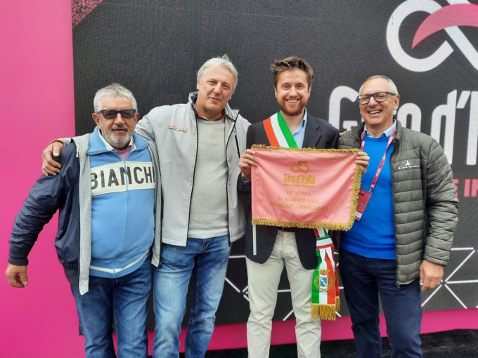 Giro d’Italia, la gioia del sindaco di Seregno: “Una festa bellissima”