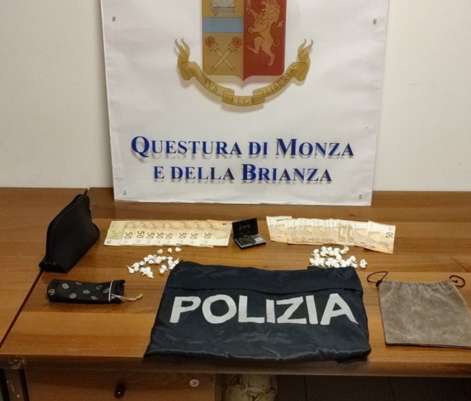 Un arsenale di armi e droga: per due fratelli scattano le manette