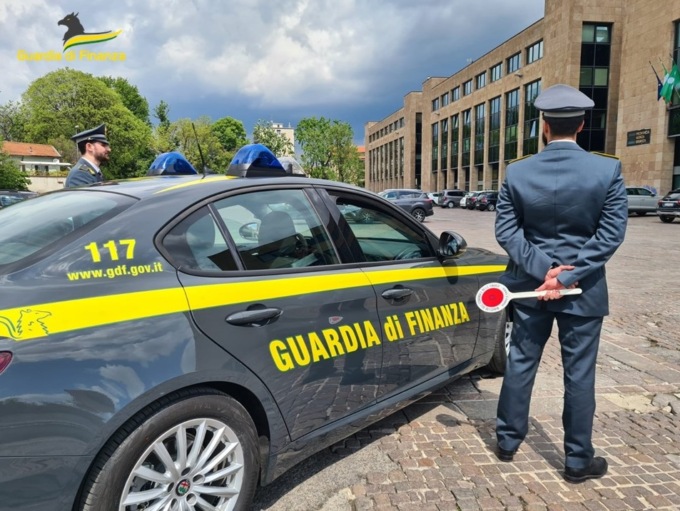 La Guardia di Finanza incontra gli studenti per parlare di legalità