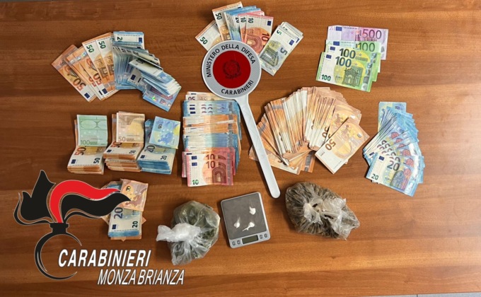 Il cane fiuta la droga nel garage e in casa, due arresti e una denuncia