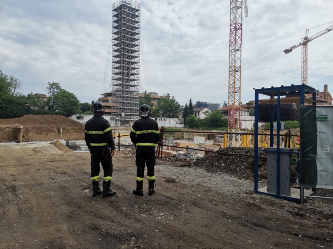Precipita da un’impalcatura: operaio in gravi condizioni