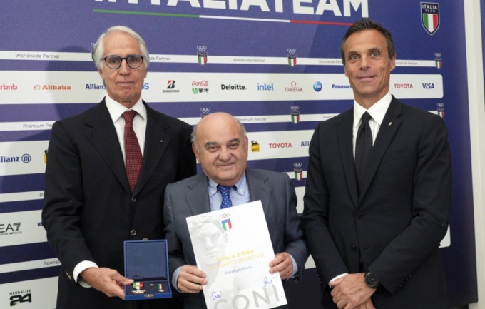 Stella d’Oro del Coni per il presidente dell’Unione collezionisti olimpici e sportivi