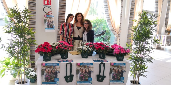 Festa della mamma, azalee solidali alla casa di riposo di Lentate