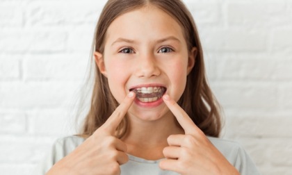 Il sorriso non ha età: l’ortodonzia per bambini e adulti