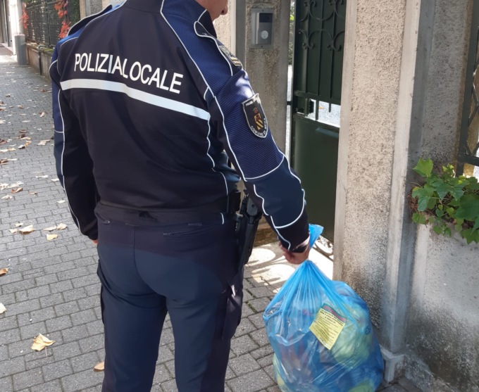 Sbagliano a conferire i rifiuti, doppia multa a Meda