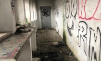 Vetri rotti, scritte oscene e raid vandalici: devastazione nella cittadella dello sport