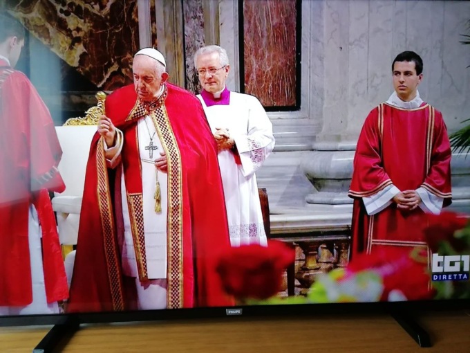 Dopo la Messa con Papa Francesco, Raffaele si prepara a diventare prete