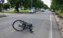 Violento impatto tra auto e bici, gravissimo un 55enne
