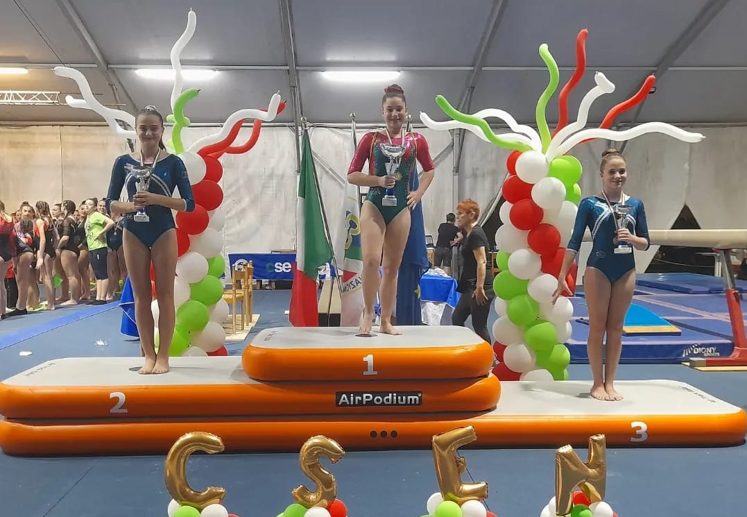Azzura Simoneschi e Sofia Cambiaghi seconda e terza classifica generale Eccellenza 1 categoria Junior