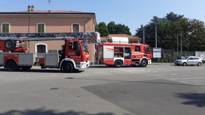 Pompieri in stazione, a fuoco un quadro elettrico