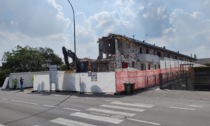 Bernareggio: la demolizione del condominio "Vela" di via Dante entra nel vivo
