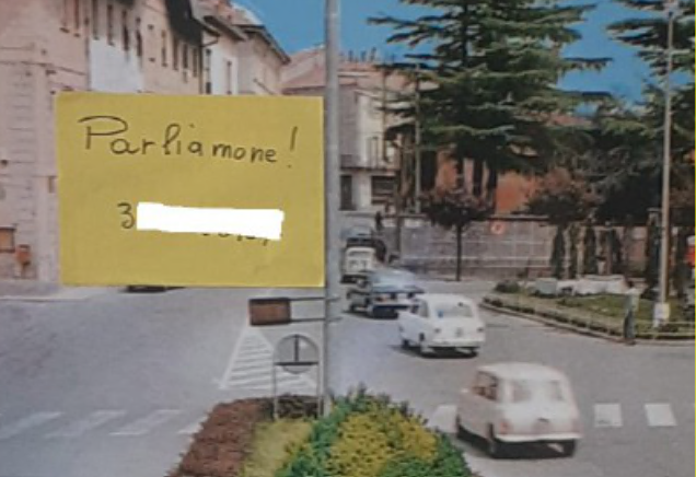 Scrive al vandalo che ha imbrattato due volte il pannello: «Parliamone», lui risponde: «No»