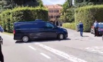 Il feretro di Berlusconi è arrivato a Villa San Martino