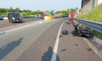 Schianto fatale sulla SP13: morto un motociclista