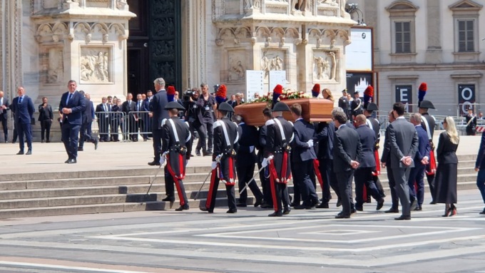 L’omelia di Delpini durante il funerale: “Silvio Berlusconi è stato un uomo: un desiderio di vita, di amore e di gioia”