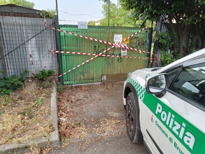 Discarica abusiva a cielo aperto a Brugherio, denunciato il titolare di una società di Vimercate