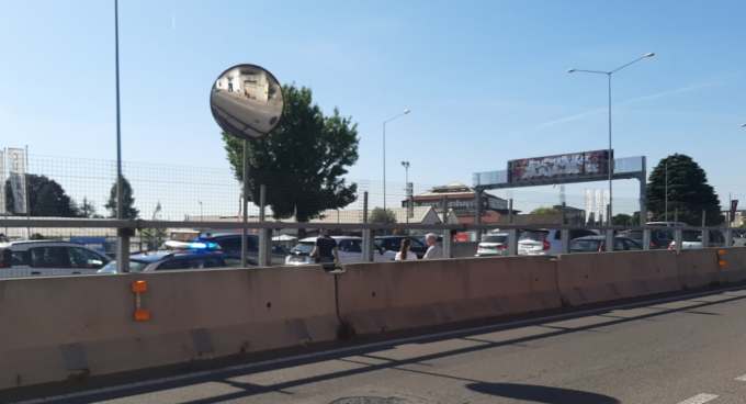 Incidente all’uscita del tunnel: paura per una 51enne