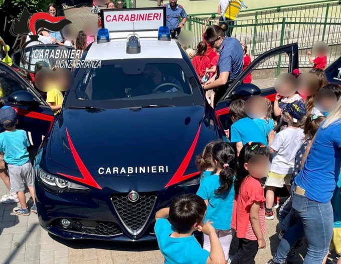 I bambini hanno incontrato i Carabinieri