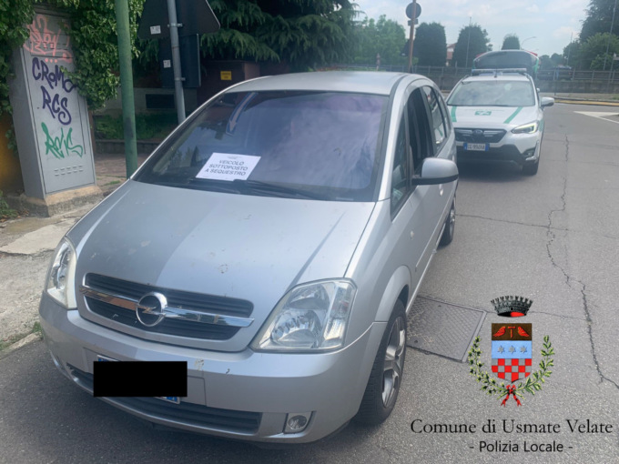 Non aveva mai conseguito la patente e guidava senza assicurazione: denunciato