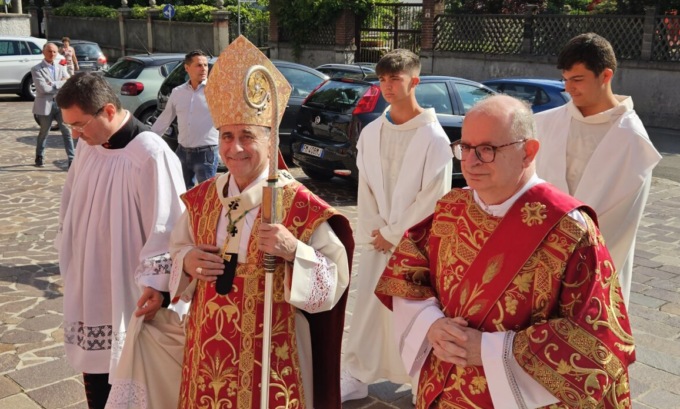 L’arcivescovo Delpini a Usmate per i 90 anni della chiesa parrocchiale