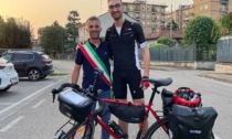 Da Cavenago a Parigi in bicicletta per sostenere la ricerca: è iniziata l'avventura di Alessandro Lanza