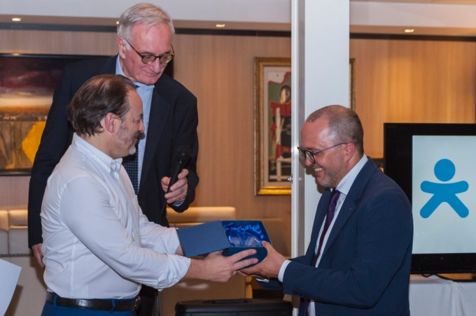 Il commissario Agcom Massimiliano Capitanio premiato da Telefono Azzurro
