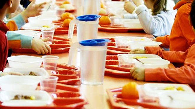 Caos mensa scolastica a Villasanta, la società di ristorazione rescinde il contratto