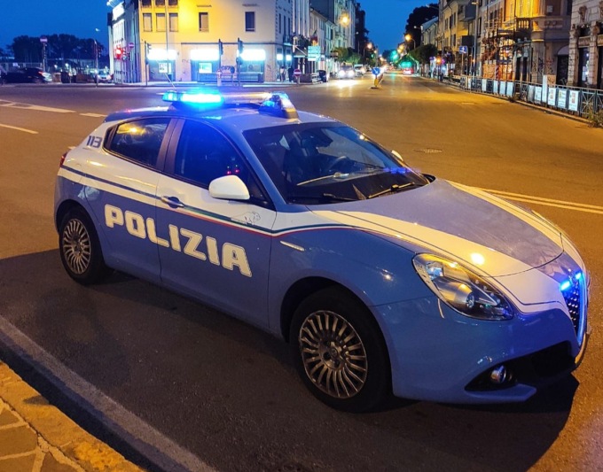 Percosso e rapinato a Monza: la Polizia di Stato arresta due giovani 