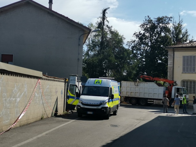 Eternit, rimpalli e carenze: bonifiche in ritardo su via Marsala