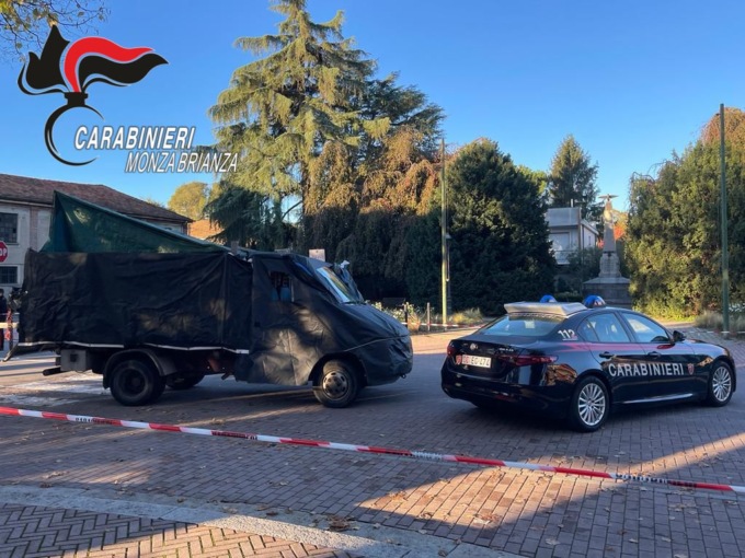 Presa la banda che sradicava i bancomat con un… “carro armato”