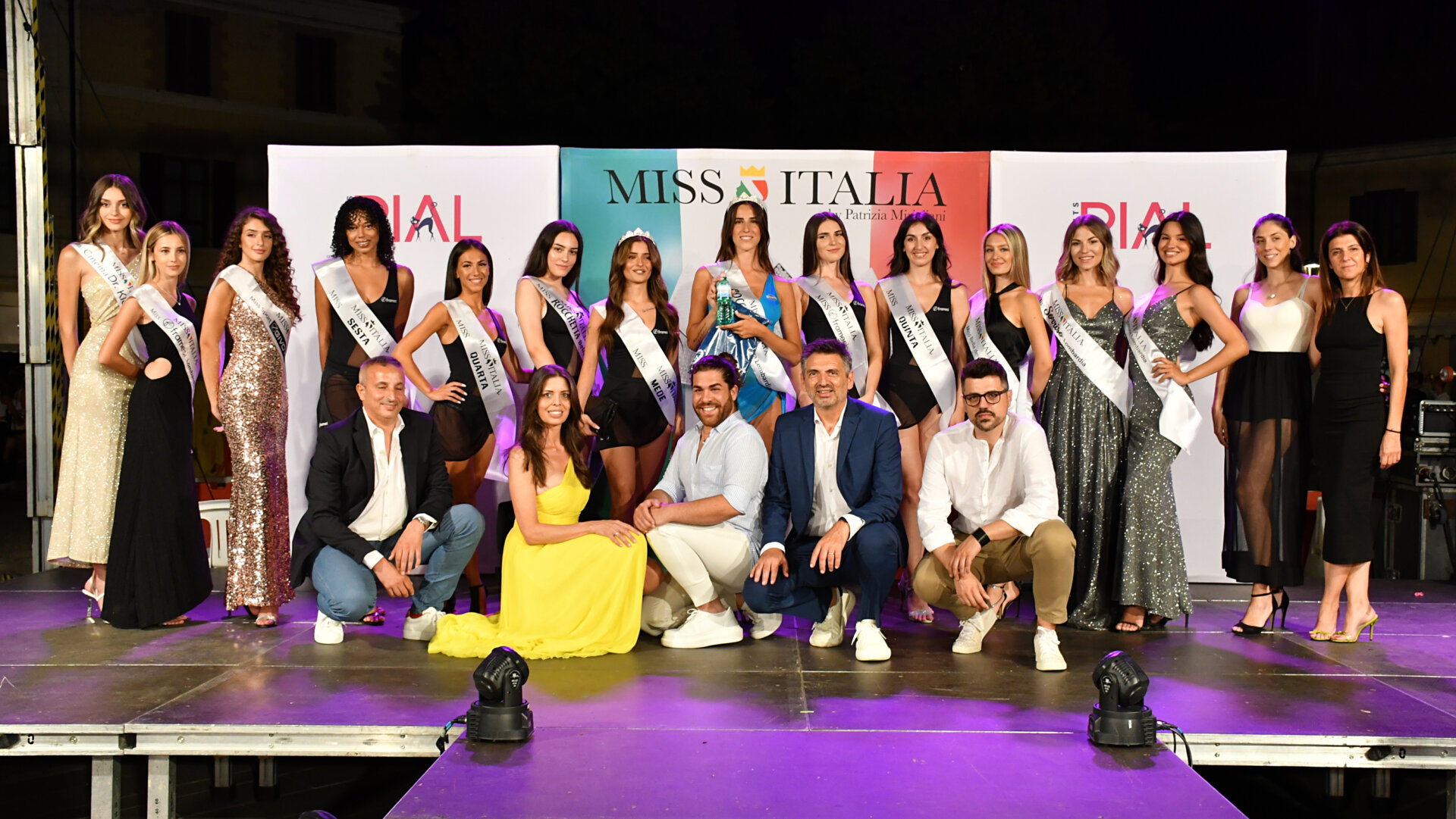 Prime sei classificate Miss Mede, Miss Rocchetta Bellezza Giulia Botta, Giuria, Madrine e Alessandra Riva