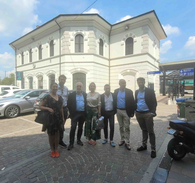 Gli assessori regionali Lucente e Terzi in visita alla stazione riqualificata di Seveso