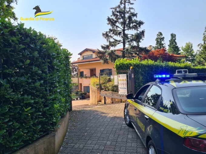 Operazione antimafia: sequestrata una maxi villa a una coppia di cinesi