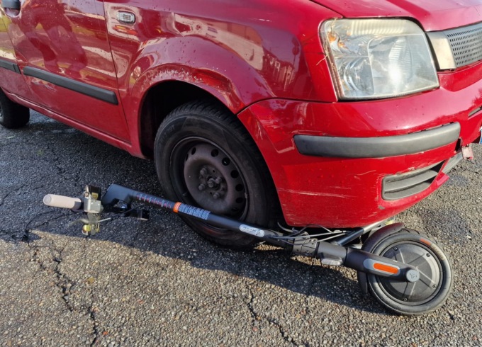 Scontro tra un’auto e un monopattino: 36enne grave in ospedale
