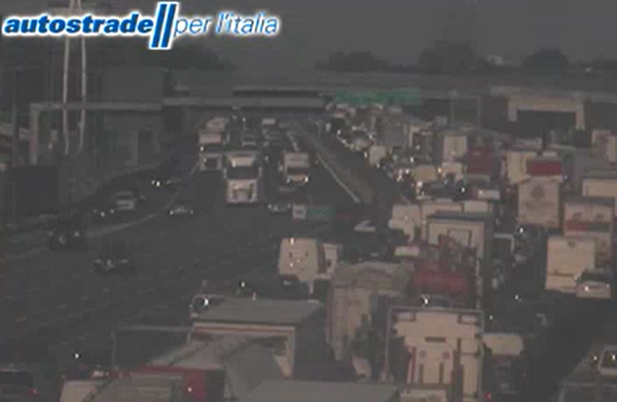 Ribaltamento in Autostrada A4 tra Cavenago e Trezzo: traffico in tilt