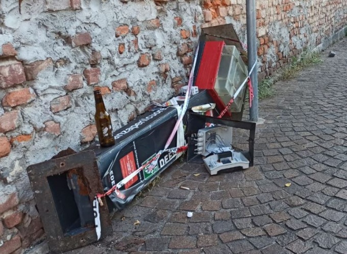 Centro storico sotto scacco dei vandali: rotto anche il Dae