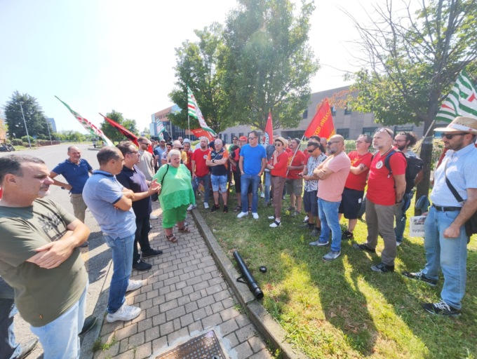A Monza lavoratori metalmeccanici in sciopero. I sindacati ricevuti dal Prefetto