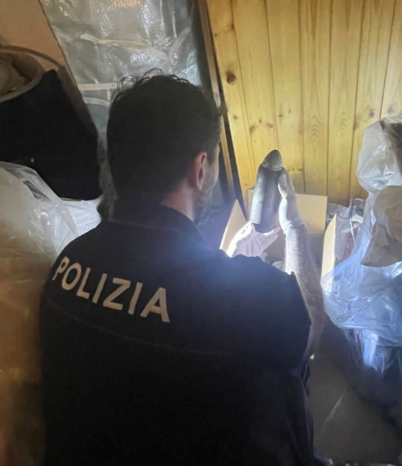 Nello scantinato spuntano… due proiettili di artiglieria