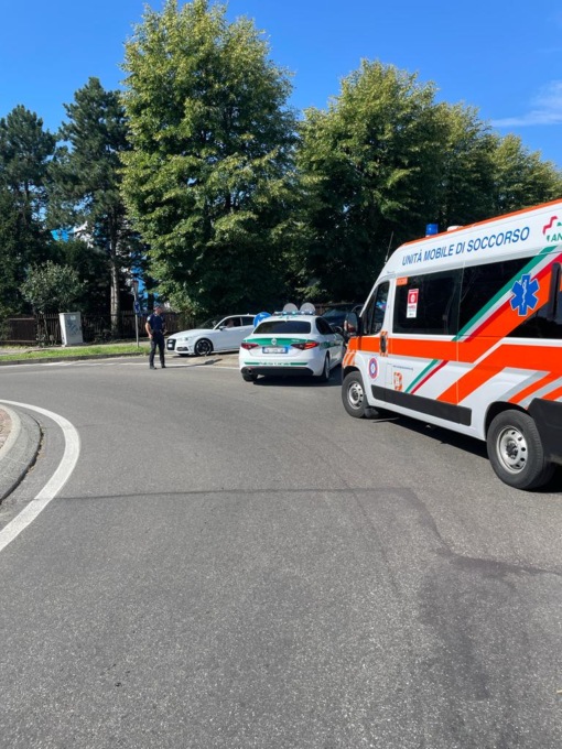 Investito da un’auto sulle strisce pedonali: soccorso un 77enne