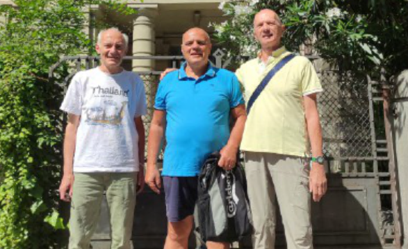 Si ritrovano a scuola a distanza di 52 anni