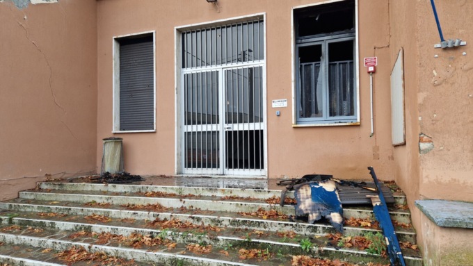 Paura ad Arcore, in fiamme la sede della Protezione civile