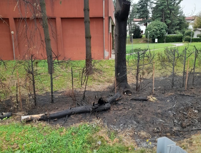 Tre incendi nel giro di pochi mesi, a Barlassina è caccia al piromane