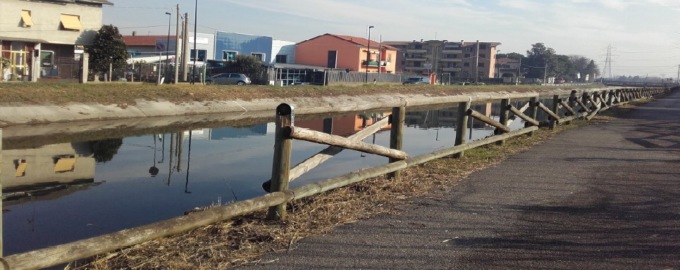 Il Comune di Limbiate rifà tutta la staccionata lungo il Villoresi