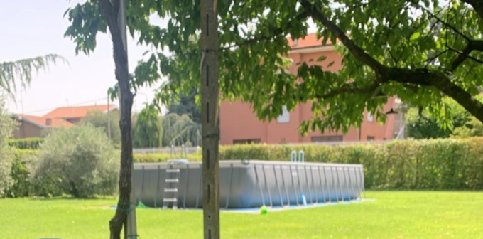 Incredibile furto nella notte: dal terreno sparisce… la piscina